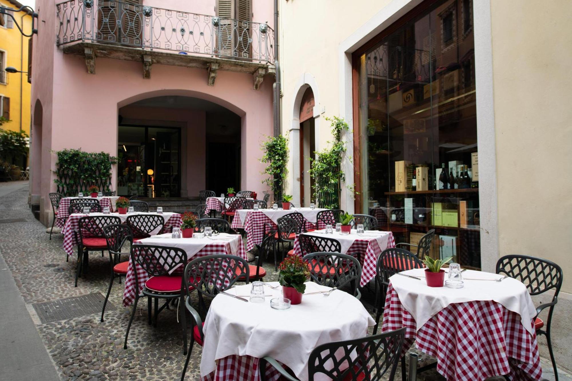 Alessi Hotel Trattoria Desenzano del Garda Buitenkant foto