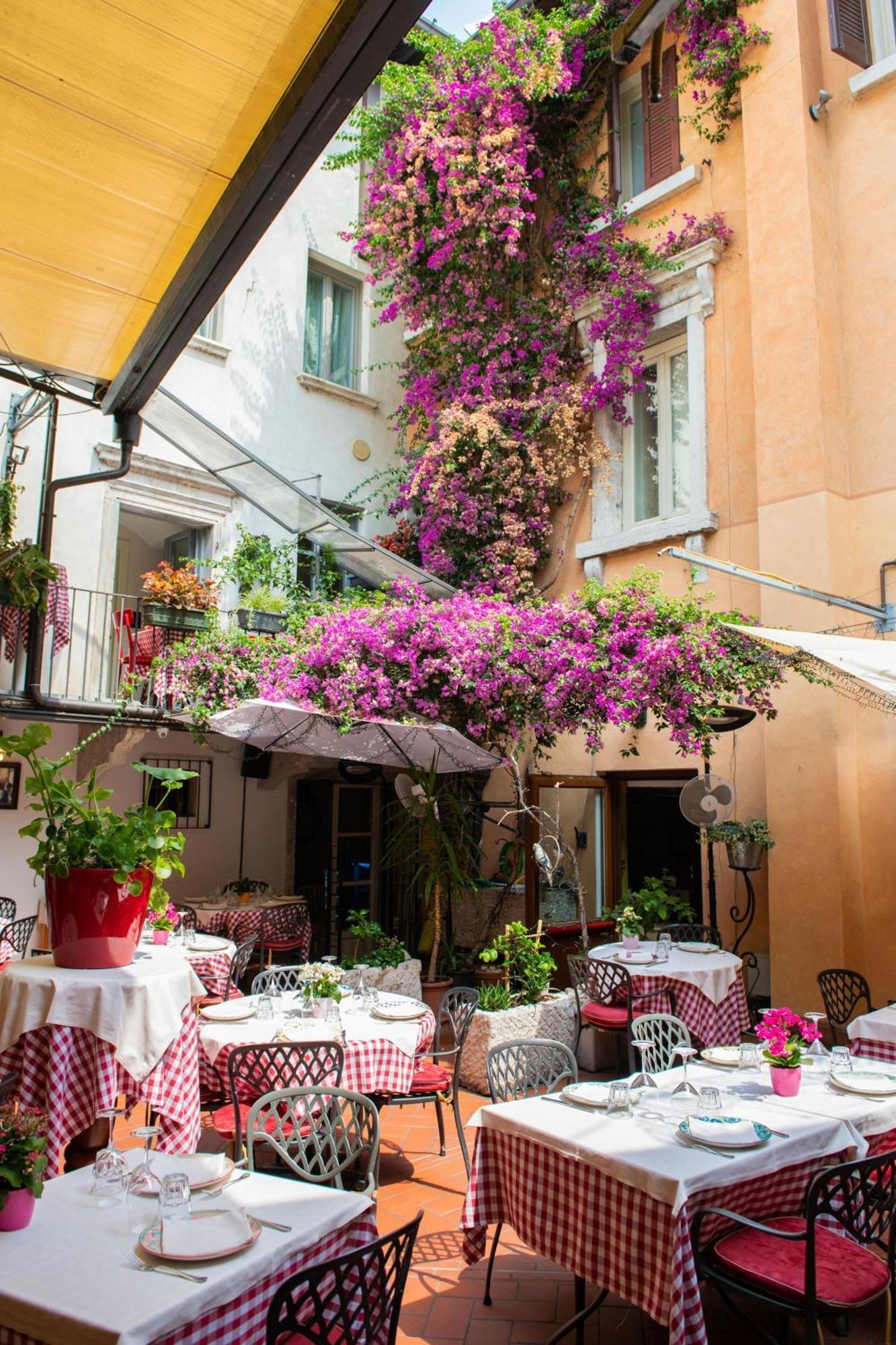 Alessi Hotel Trattoria Desenzano del Garda Buitenkant foto